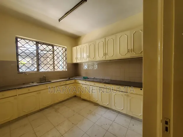 3bdrm Apartment in Balozi, South B for rent