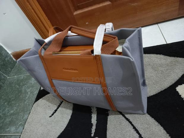 Minimalist Elegant Tote Bag_re - thumbnail 3