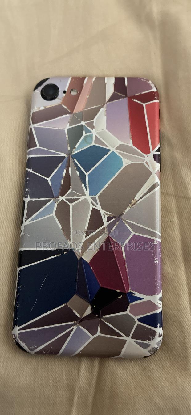 Apple iPhone SE (2020) 128 GB Blue - thumbnail 2
