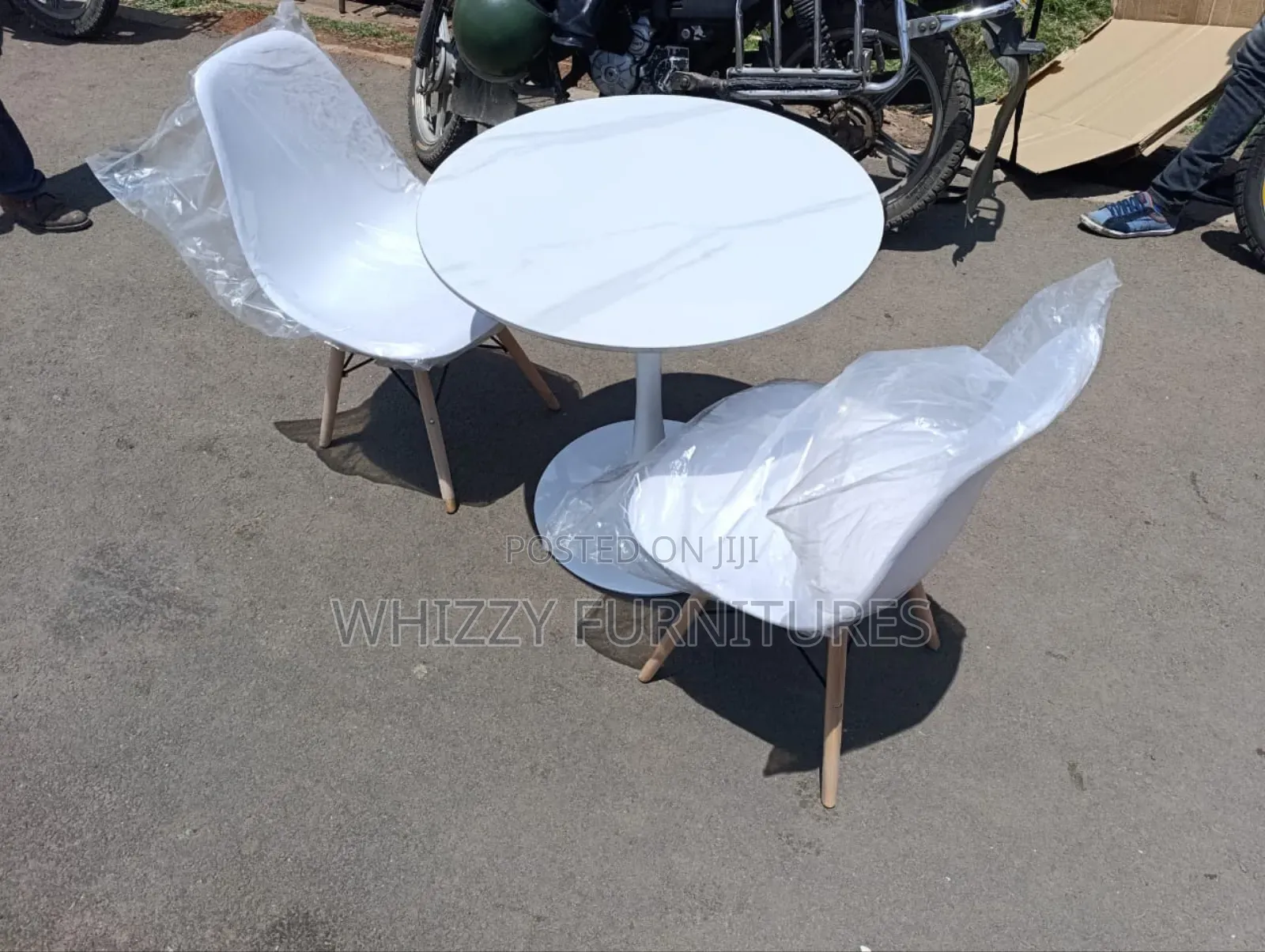 Tulip-Style Dining Set
