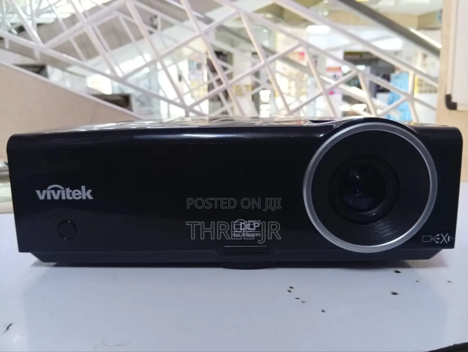 Vivitek DLP Projector Very Affordable With Sharp Images
