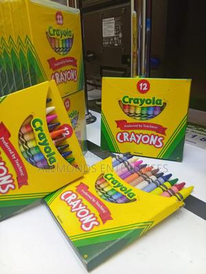 A Packet of 12pcs Crayola Crayons - thumbnail 2