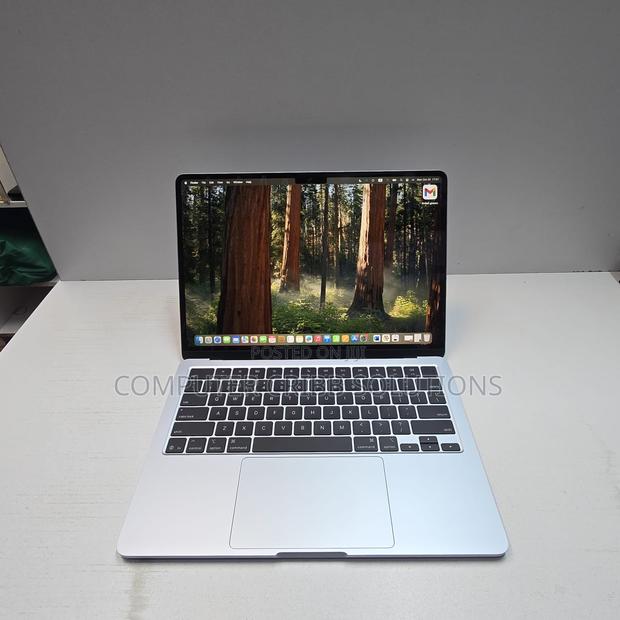 New Laptop Apple MacBook Air 2025 M4 13-Inch 16GB Apple M4 SSD 256GB