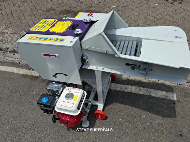 Advanced Animal Feed Chopper Machine With 7.5hp Engine - thumbnail 3