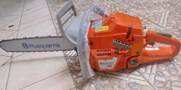 Hasqvarna Power Saw 272xp Machine - main view