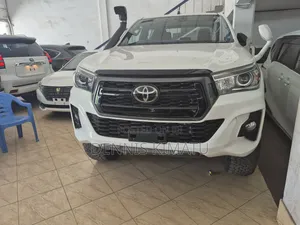 Toyota Hilux 2020 White