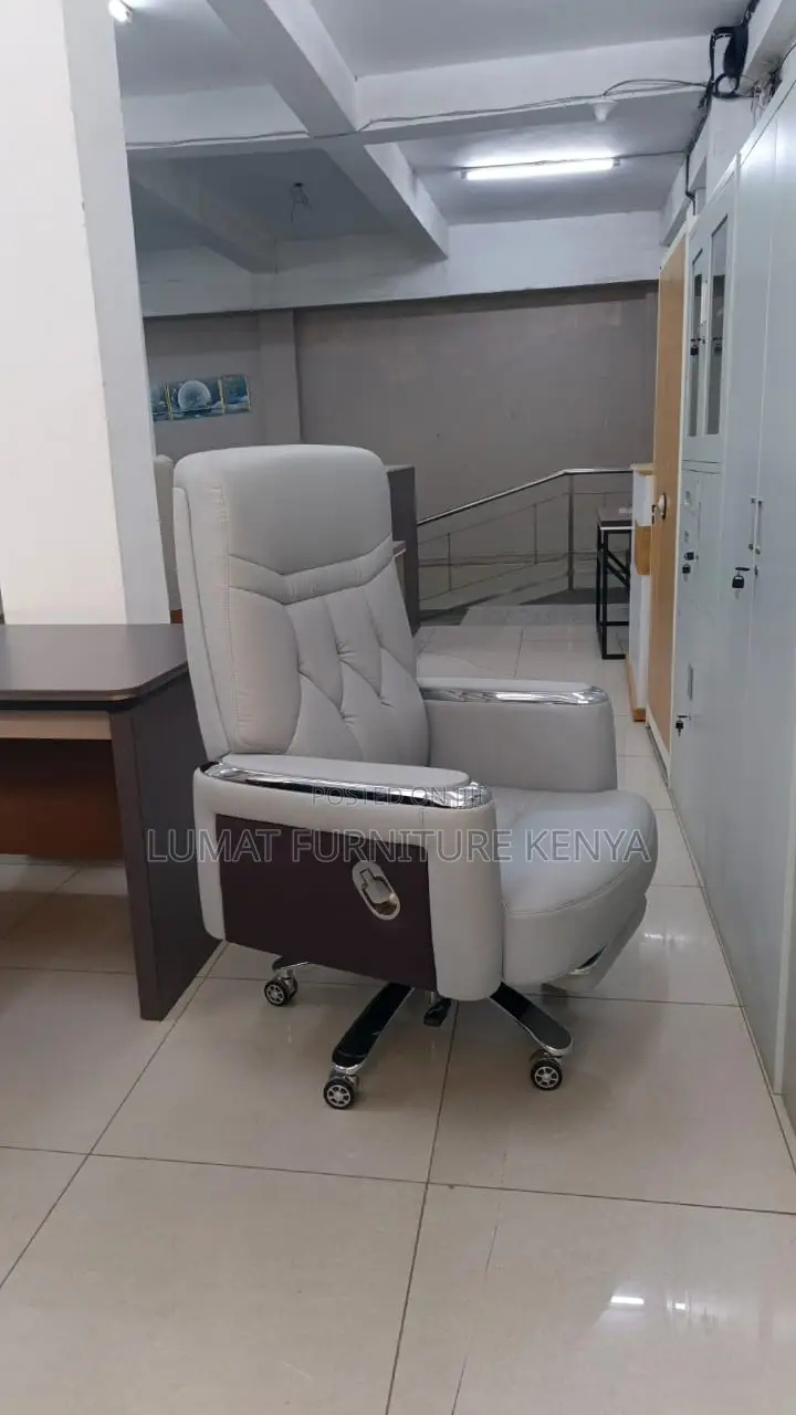 Director’S Reclining Office Chair With Footrest