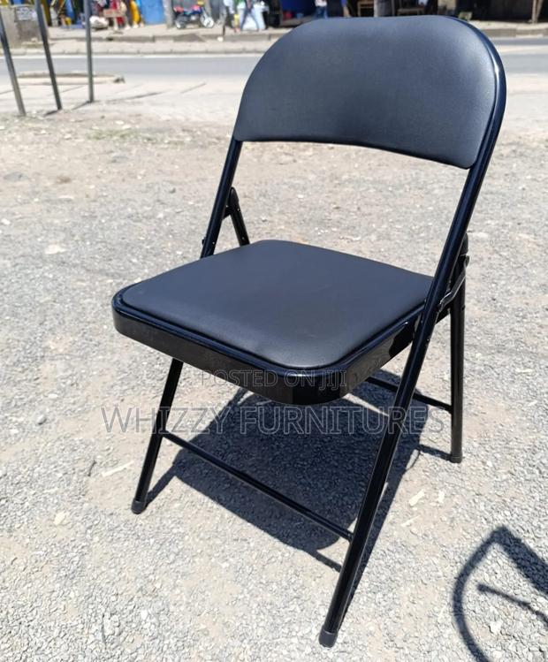 Foldable Chair With a Metal Frame