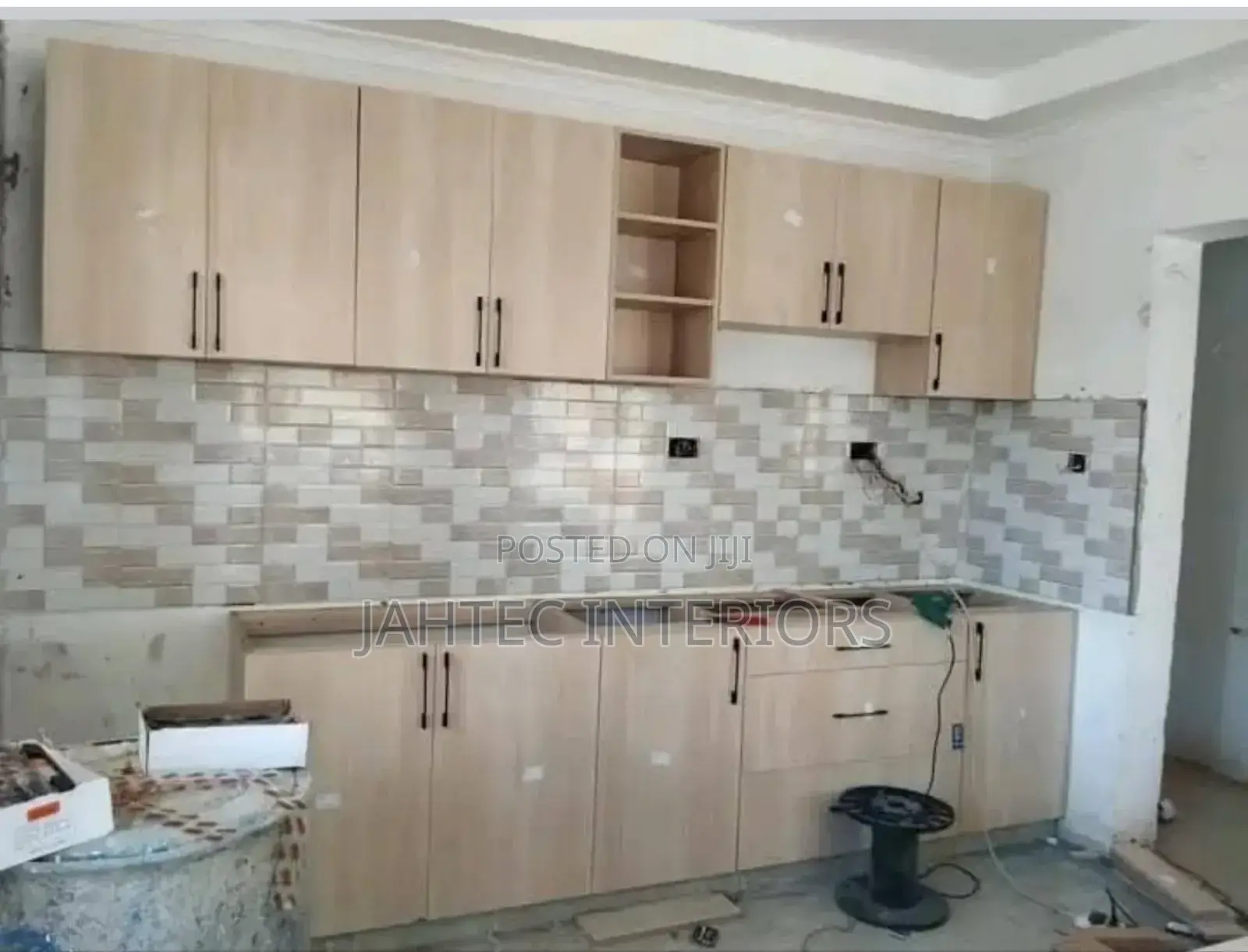 Kitchen Cabinets Revamp and Feeting