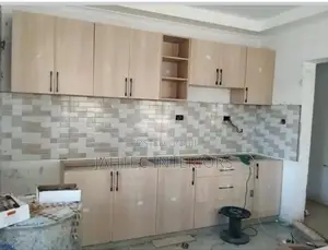 Kitchen Cabinets Revamp and Feeting