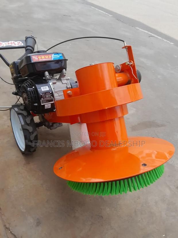 Floor Scrubber Engine Powered - thumbnail 2