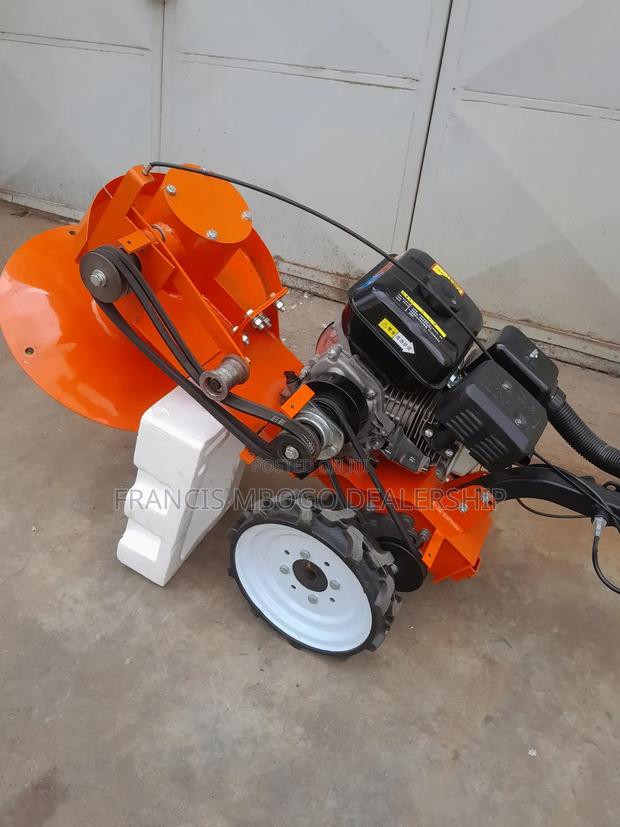 Floor Scrubber Engine Powered - thumbnail 3