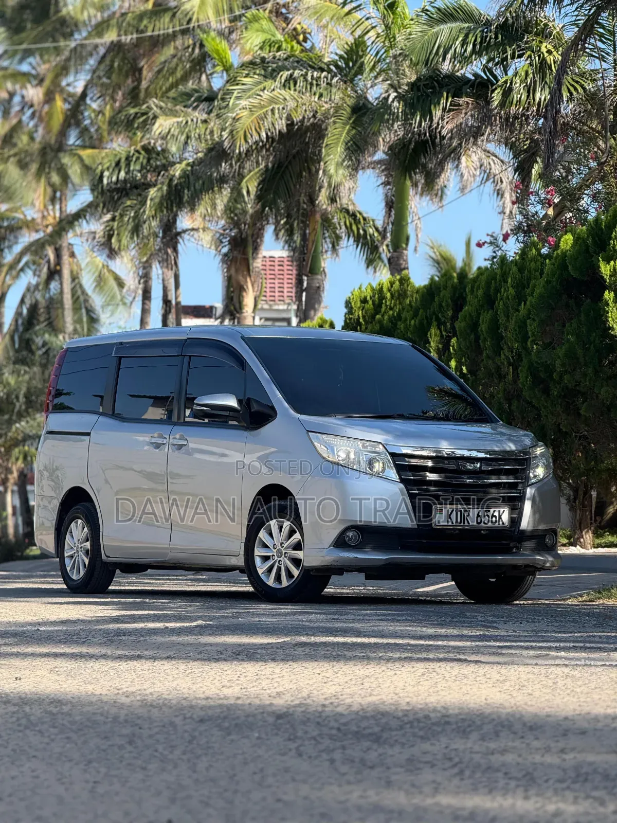 Toyota Noah 2017 Silver