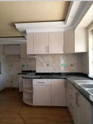 Kitchen Cabinets Revamp and Feeting