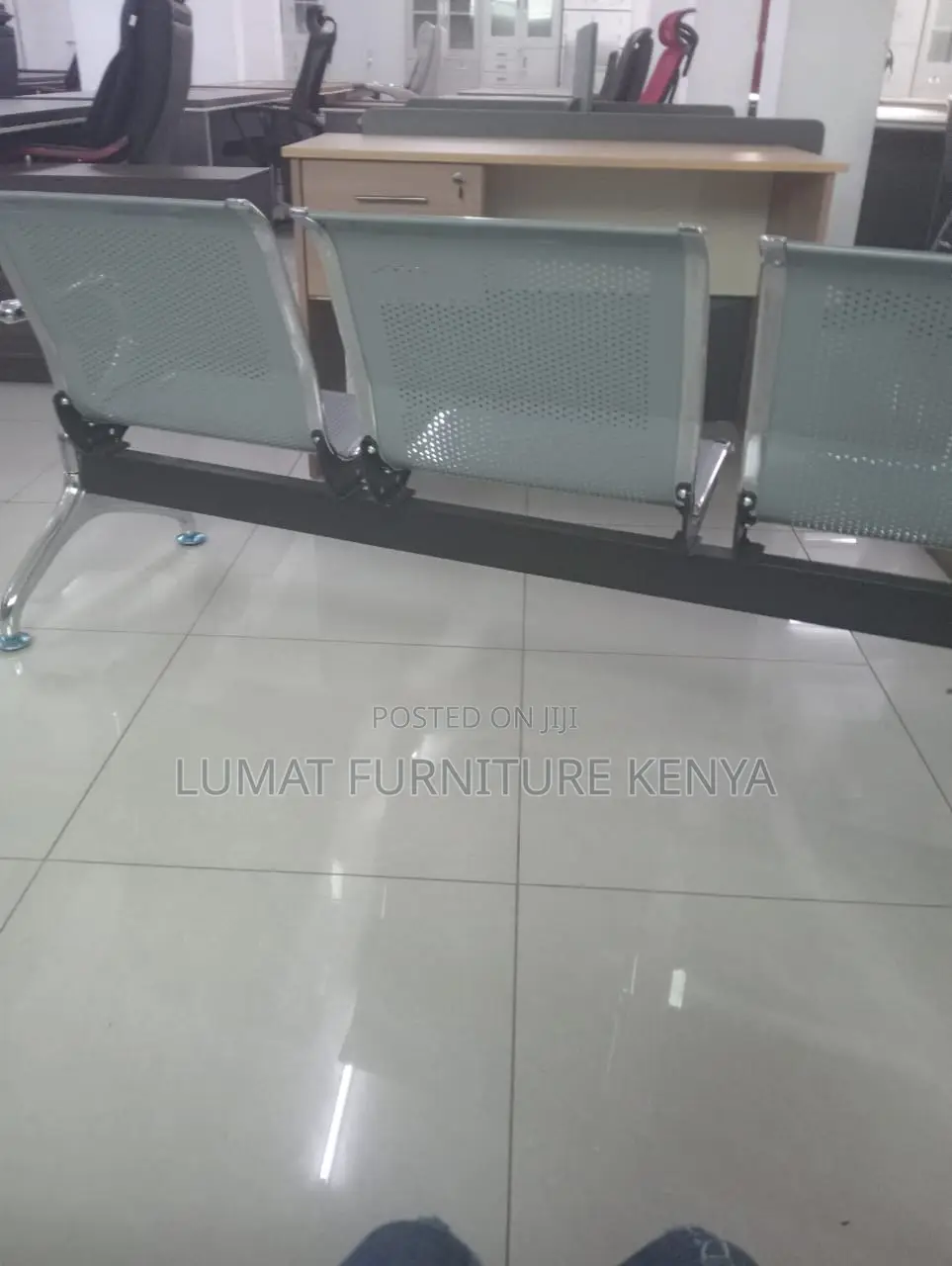 Airport-Style Waiting Seat