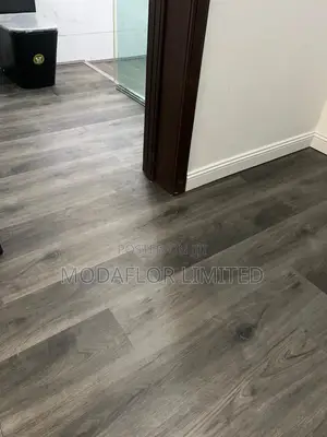 The Beauty of Wood. The Strength of Laminate.