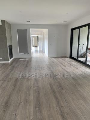 Laminate Flooring - Fall in Love With Every Step - thumbnail 2
