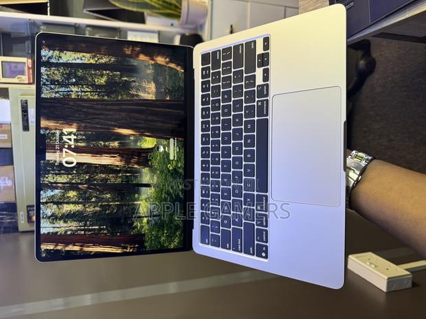 Laptop Apple MacBook Air 2025 M4 13-Inch 16GB Apple M4 SSD 256GB - main view