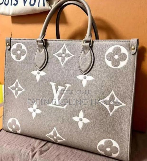 Classy Branded Louis Vuitton Handbag - main view