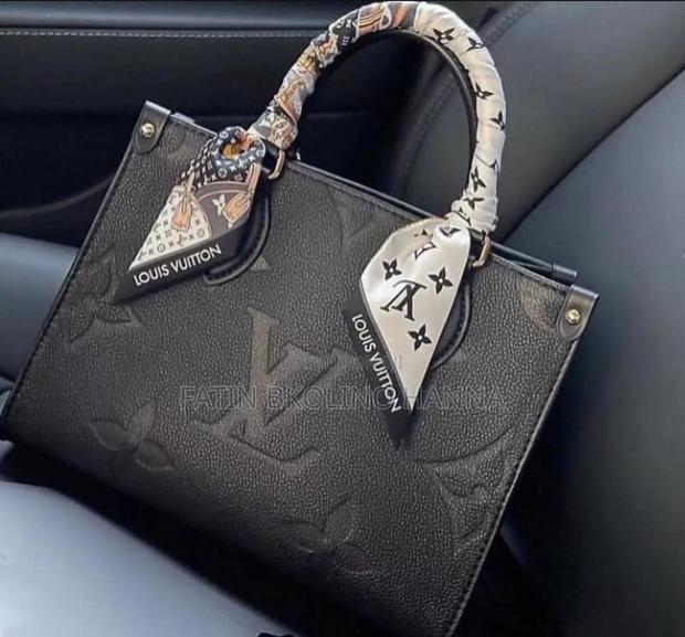 Classy Branded Louis Vuitton Handbag - thumbnail 2