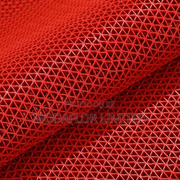 PVC Anti-Slip Mat – Heavy-Duty Protection for Wet Work Areas 
