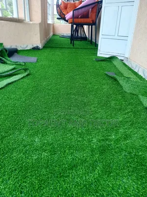 Lush Green Synthetic Grass Carpet for Home and Office Spaces