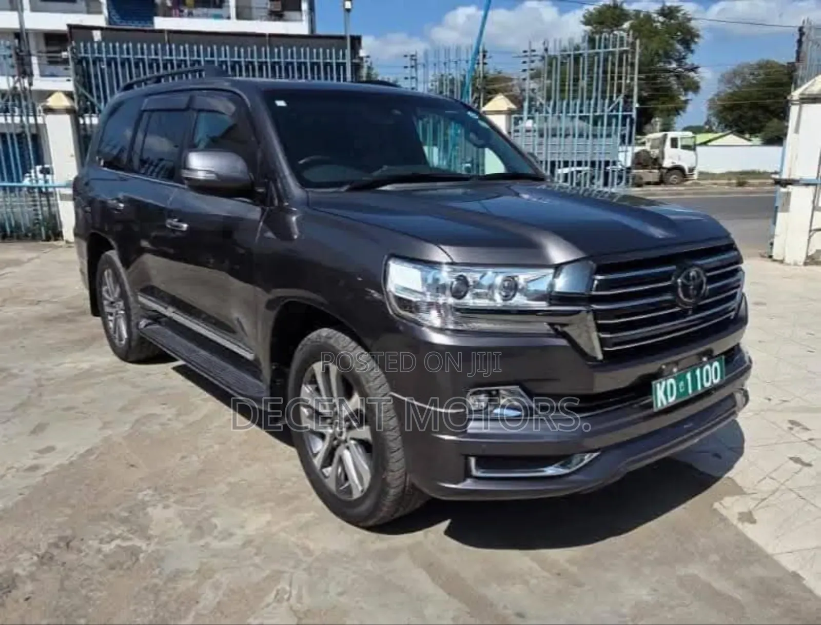 Toyota Land Cruiser 4.6 V8 ZX 2019 Gray
