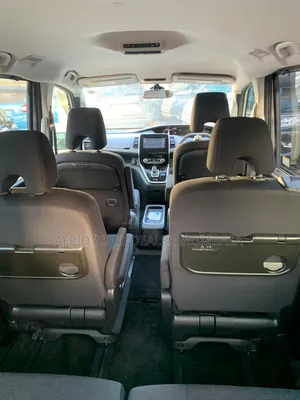 Nissan Serena 2019 Silver