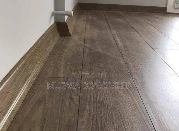 Residential Laminate Flooring - thumbnail 3