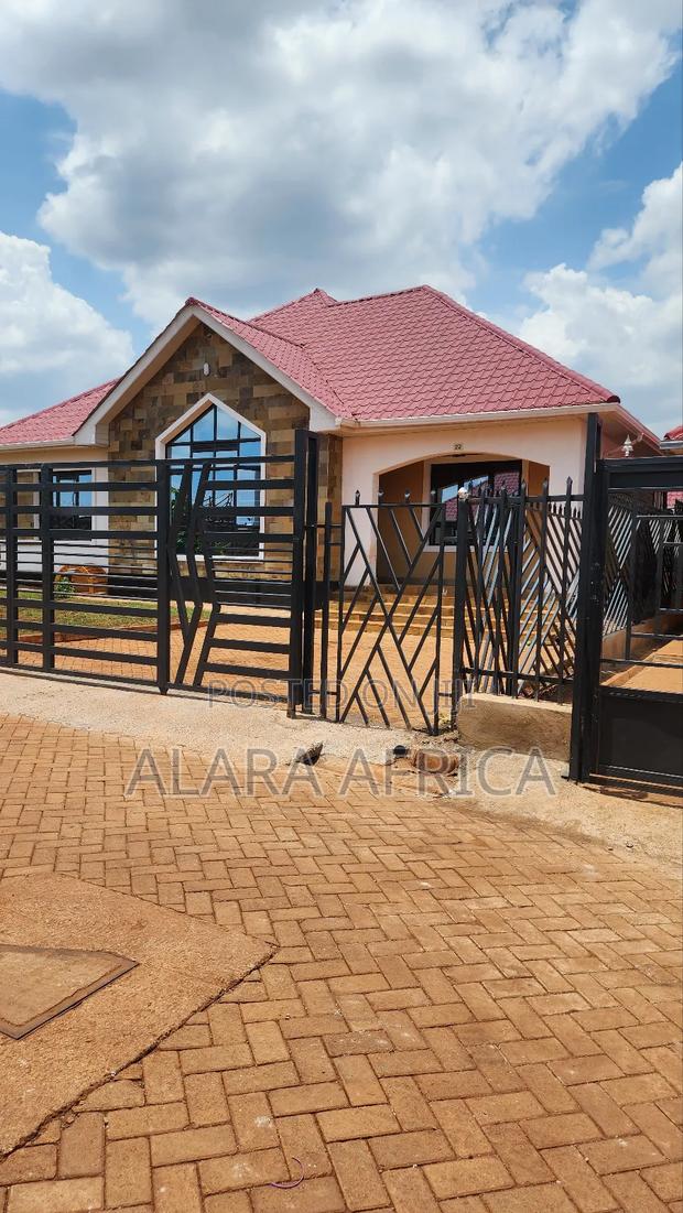 3bdrm Bungalow in Batian Estate, Kenyatta Road / Theta for rent - main view