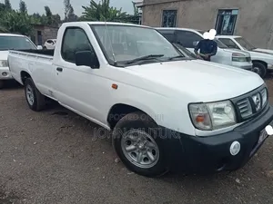 Nissan Hardbody 2005 White