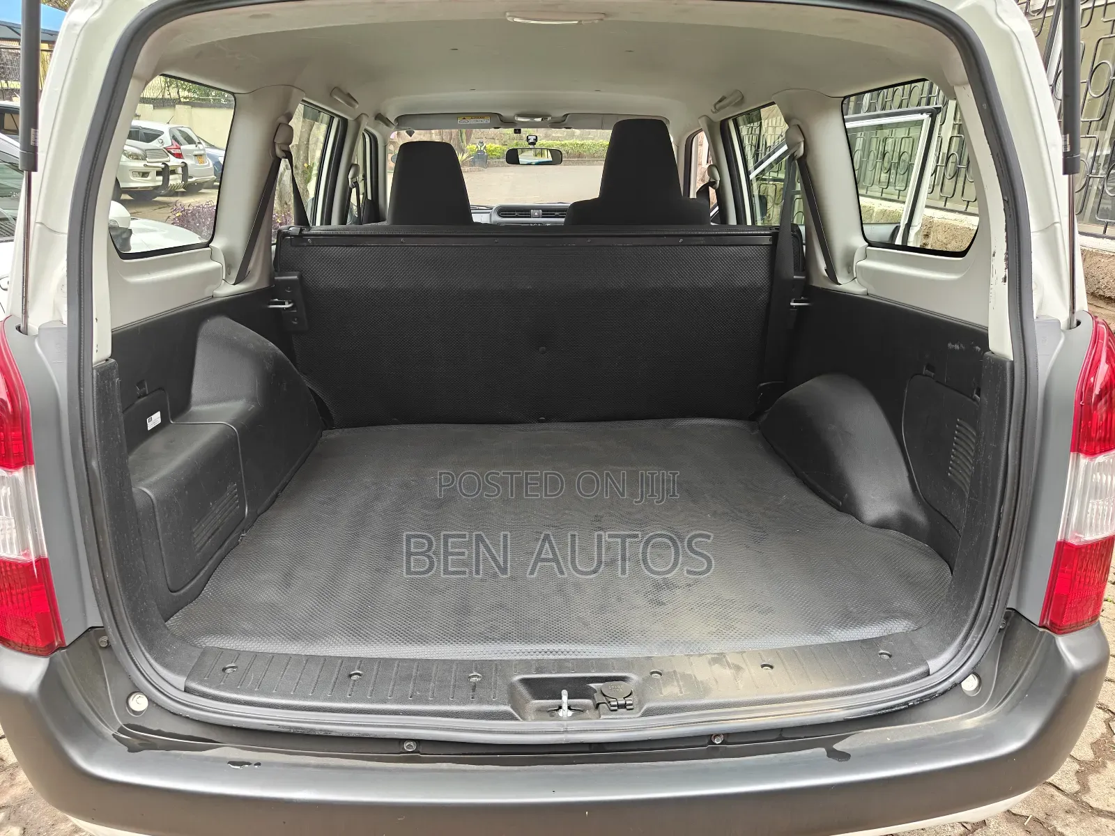 Toyota Probox 1.5 Hybrid DX 2019 White
