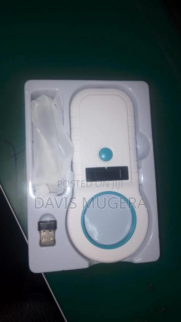 Pet Microchip Scanner Used to Scan/Read Microchips Implanted in Pets - thumbnail 3