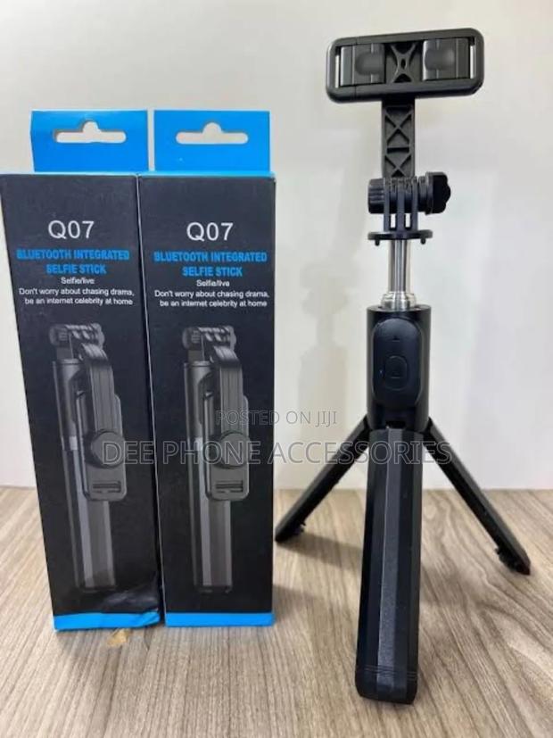 Q07 Bluetooth Integrated Selfie Stick - main view