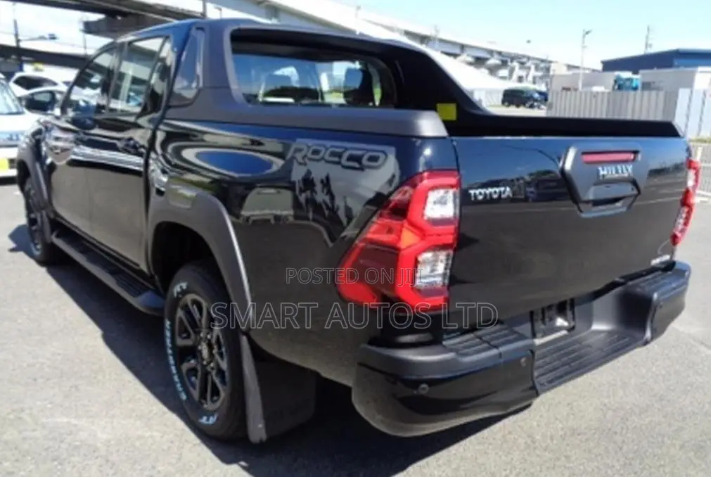 New Toyota Hilux 2024 Black