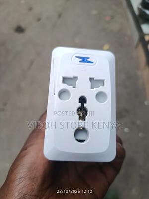 Universal Travel Adapter South Africa Plug in Socket Adapter - thumbnail 2