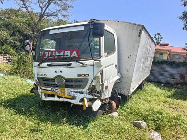 Hino 500 Salvage - main view