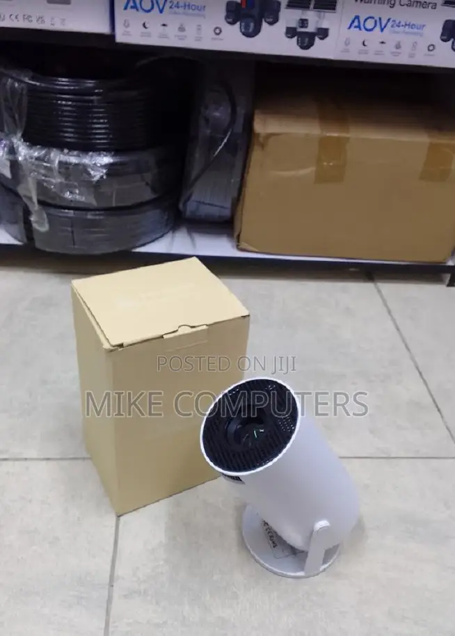 Android Gaming Projector. Hy300 Pro Projector New
