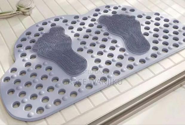 Cloud Shape Rubber Bathroom Antislip Mat