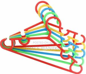 12pcs Multipurpose Plastic Hangers - thumbnail 2