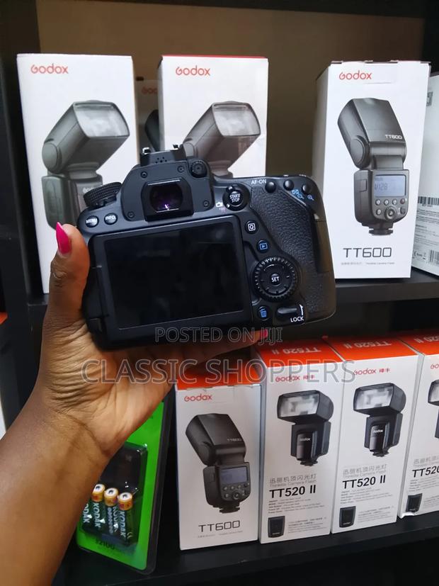 Canon Eos 80d With Kit Lense 18-55mm - main view