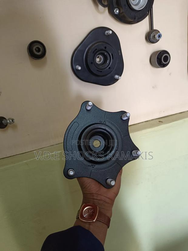 Honda CRV Re4 Front Shock Mounting