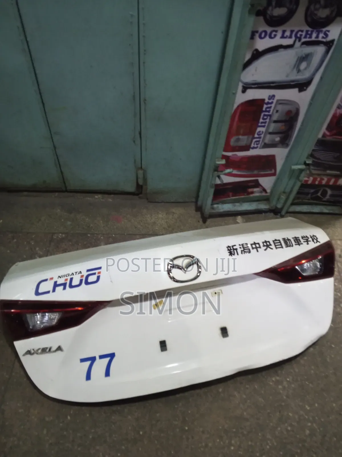 Mazda Axela Boot 2016