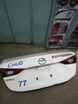 Mazda Axela Boot 2016