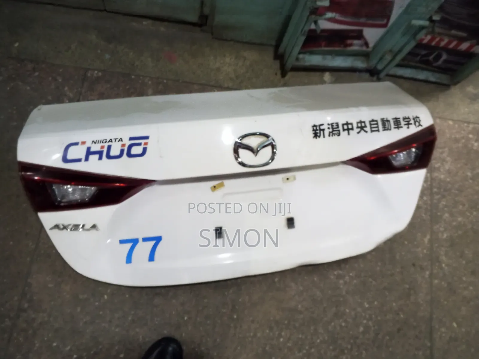 Mazda Axela Boot 2016