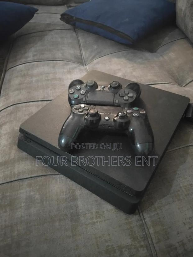 Ps4 Console - thumbnail 3