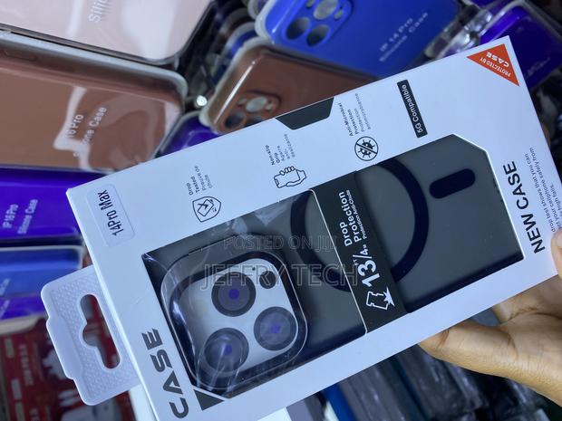 Torras Magnetic Compatible iPhone 14 Pro Max Transluscent Case - thumbnail 3