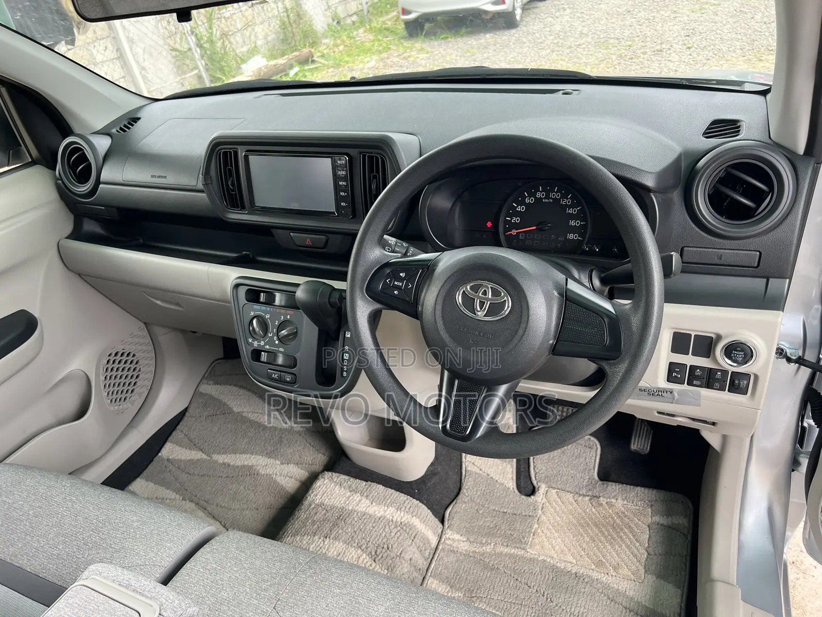 Toyota Passo 2019 Silver
