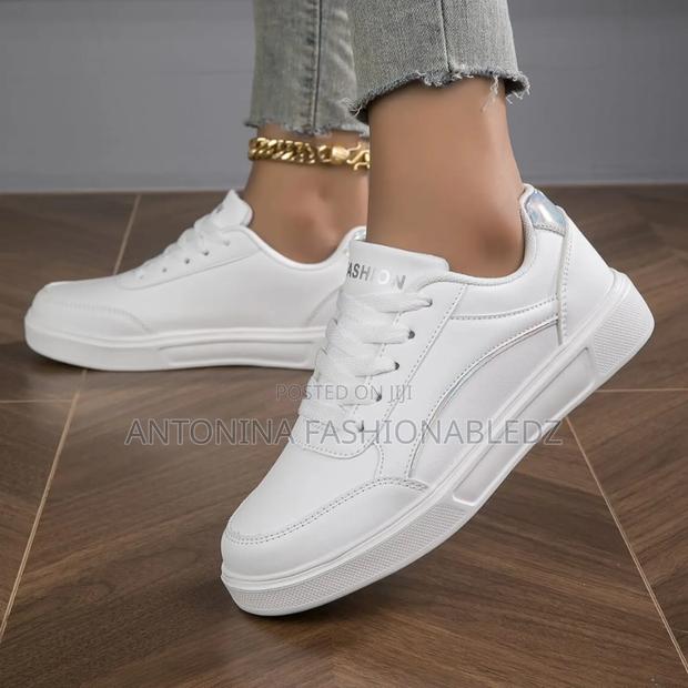 Ladies Comfortable Sneakers - thumbnail 3