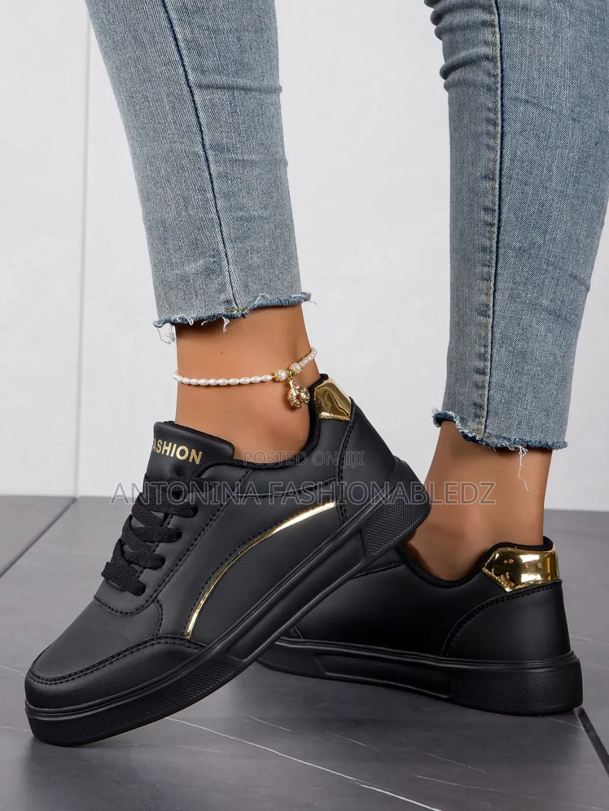 Ladies Comfortable Sneakers